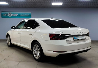 Подержанный автомобиль Skoda Superb Liftback 2019 года (7 фото)