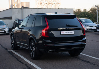 Подержанный автомобиль Volvo XC90 2019 года (7 фото)