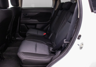 Подержанный автомобиль Mitsubishi Outlander 2021 года (11 фото)