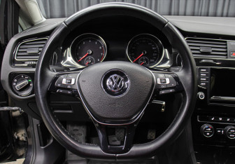 Подержанный автомобиль Volkswagen Golf Hatchback 2013 года (17 фото)