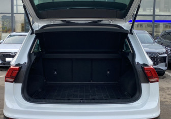 Подержанный автомобиль Volkswagen Tiguan 2022 года (10 фото)