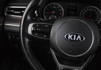 Подержанный автомобиль Kia K5 2021 года (11 фото)
