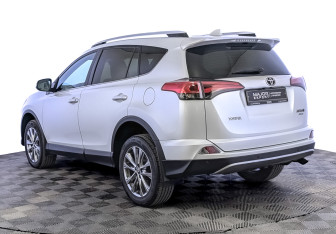Подержанный автомобиль Toyota RAV4 2019 года (7 фото)