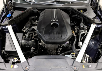 Подержанный автомобиль Kia Stinger 2019 года (9 фото)