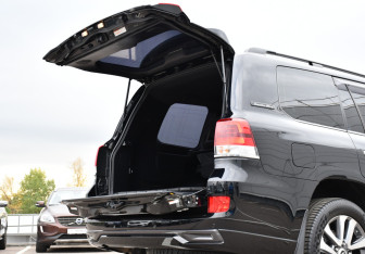 Подержанный автомобиль Toyota Land Cruiser Suv 2017 года (33 фото)