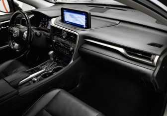 Подержанный автомобиль Lexus RX 2021 года (25 фото)