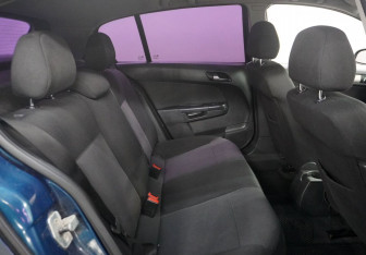 Подержанный автомобиль Opel Astra Hatchback 2007 года (12 фото)