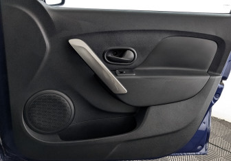 Подержанный автомобиль Renault Logan Sedan 2016 года (25 фото)