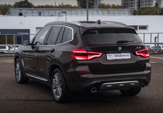 Подержанный автомобиль BMW X3 2017 года (7 фото)