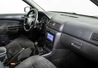 Подержанный автомобиль Skoda Octavia Liftback 2007 года (9 фото)