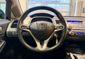 Подержанный автомобиль Honda Civic Sedan 2011 года (14 фото)