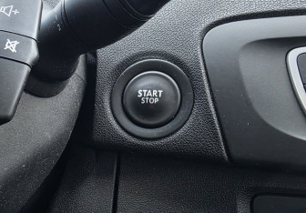 Подержанный автомобиль Renault Scenic 2010 года (16 фото)