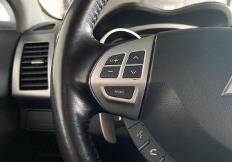 Подержанный автомобиль Mitsubishi Outlander 2007 года (13 фото)