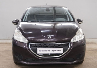 Подержанный автомобиль Peugeot 208 2013 года (2 фото)
