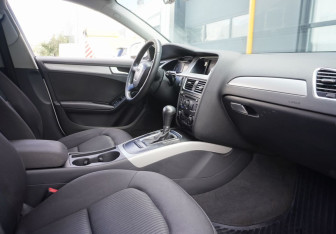 Подержанный автомобиль Audi A4 Sedan 2009 года (11 фото)