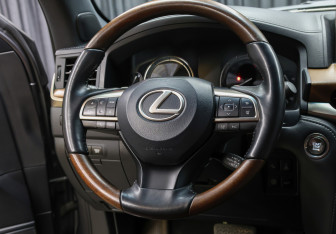 Подержанный автомобиль Lexus LX 2019 года (17 фото)