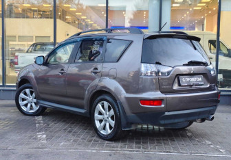 Подержанный автомобиль Mitsubishi Outlander 2011 года (6 фото)