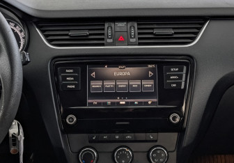 Подержанный автомобиль Skoda Octavia Liftback 2018 года (17 фото)