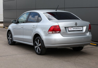 Подержанный автомобиль Volkswagen Polo Sedan 2014 года (7 фото)