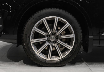 Подержанный автомобиль Audi Q7 2016 года (28 фото)