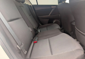 Подержанный автомобиль Mazda 3 Sedan 2010 года (11 фото)