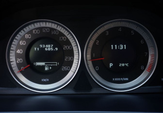 Подержанный автомобиль Volvo S60 2012 года (15 фото)