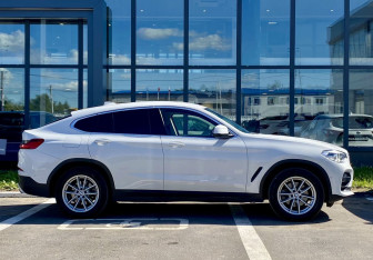 Подержанный автомобиль BMW X4 2019 года (4 фото)