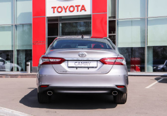 Новый Toyota Camry Sedan 2024 (4 фото)