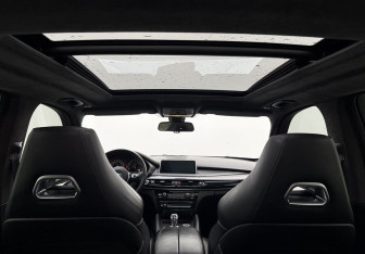 Подержанный автомобиль BMW X5 M 2015 года (15 фото)