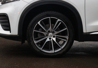 Подержанный автомобиль Geely Tugella 2019 года (28 фото)