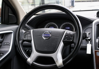Подержанный автомобиль Volvo XC60 2010 года (16 фото)
