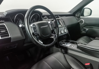 Подержанный автомобиль Land Rover Discovery 2017 года (15 фото)