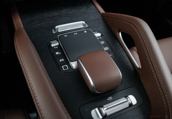 Подержанный автомобиль Mercedes-Benz GLE 2025 года (42 фото)