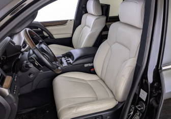 Подержанный автомобиль Lexus LX 2018 года (20 фото)