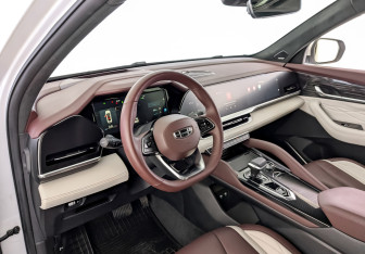 Подержанный автомобиль Geely Monjaro 2023 года (16 фото)