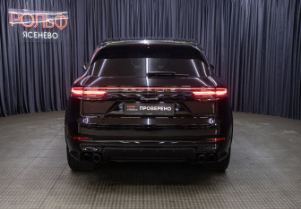 Подержанный автомобиль Porsche Cayenne 2019 года (6 фото)