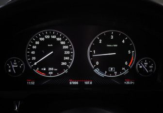 Подержанный автомобиль BMW X5 2015 года (15 фото)