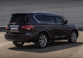Подержанный автомобиль Infiniti QX56 2012 года (7 фото)