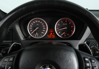 Подержанный автомобиль BMW X6 2013 года (11 фото)