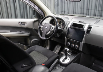 Подержанный автомобиль Nissan X-Trail 2007 года (11 фото)