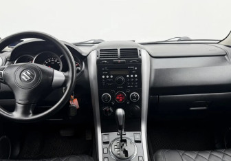 Подержанный автомобиль Suzuki Grand Vitara 2013 года (9 фото)