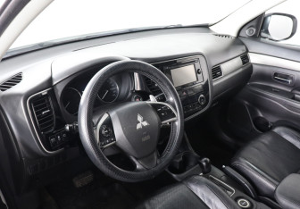 Подержанный автомобиль Mitsubishi Outlander 2012 года (7 фото)