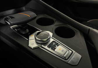 Подержанный автомобиль Changan UNI-V 2024 года (17 фото)