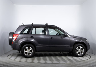 Подержанный автомобиль Suzuki Grand Vitara 2009 года (4 фото)