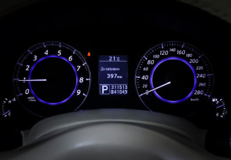 Подержанный автомобиль Infiniti QX70 2014 года (16 фото)