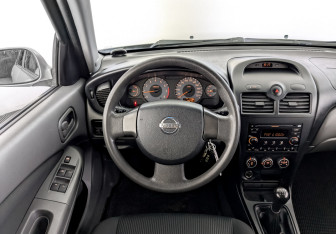 Подержанный автомобиль Nissan Almera Classic 2009 года (21 фото)