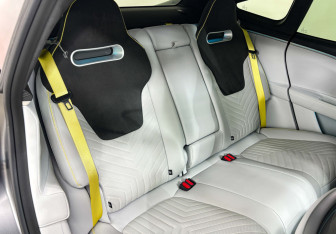 Подержанный автомобиль Avatr 11 2023 года (11 фото)