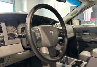 Подержанный автомобиль Dodge Durango 2005 года (15 фото)