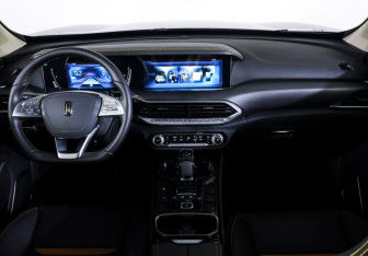 Подержанный автомобиль FAW Bestune T77 2023 года (12 фото)