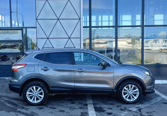 Подержанный автомобиль Nissan Qashqai 2016 года (4 фото)